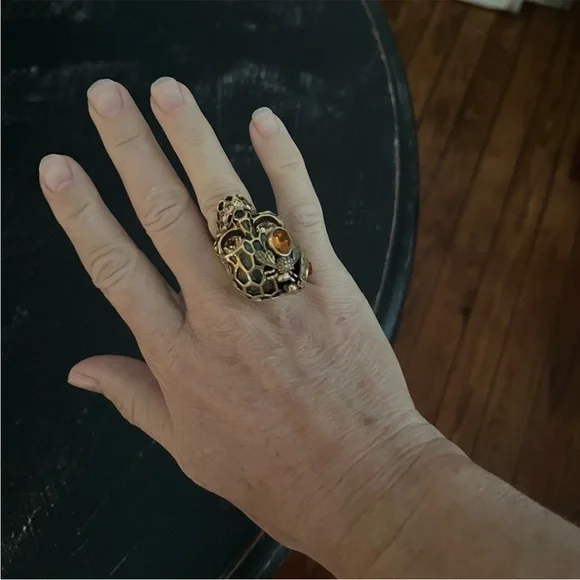 Alexander McQueen Honeycomb Skull Bee Ring - Picture 3 of 17